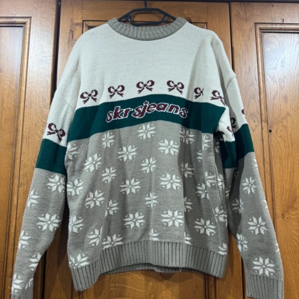 Stylish Gray and Green Crewneck Sweater